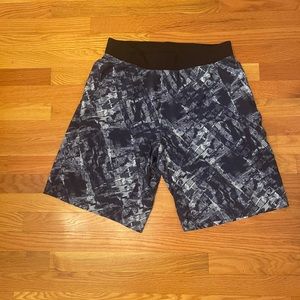 Men’s Lululemon T.H.E Short 11” Linerless -Large